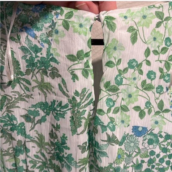 So cute! ZARA Wrap-front V-neck jumpsuit with long sheer sleeves Elastic waist - Picture 3 of 10